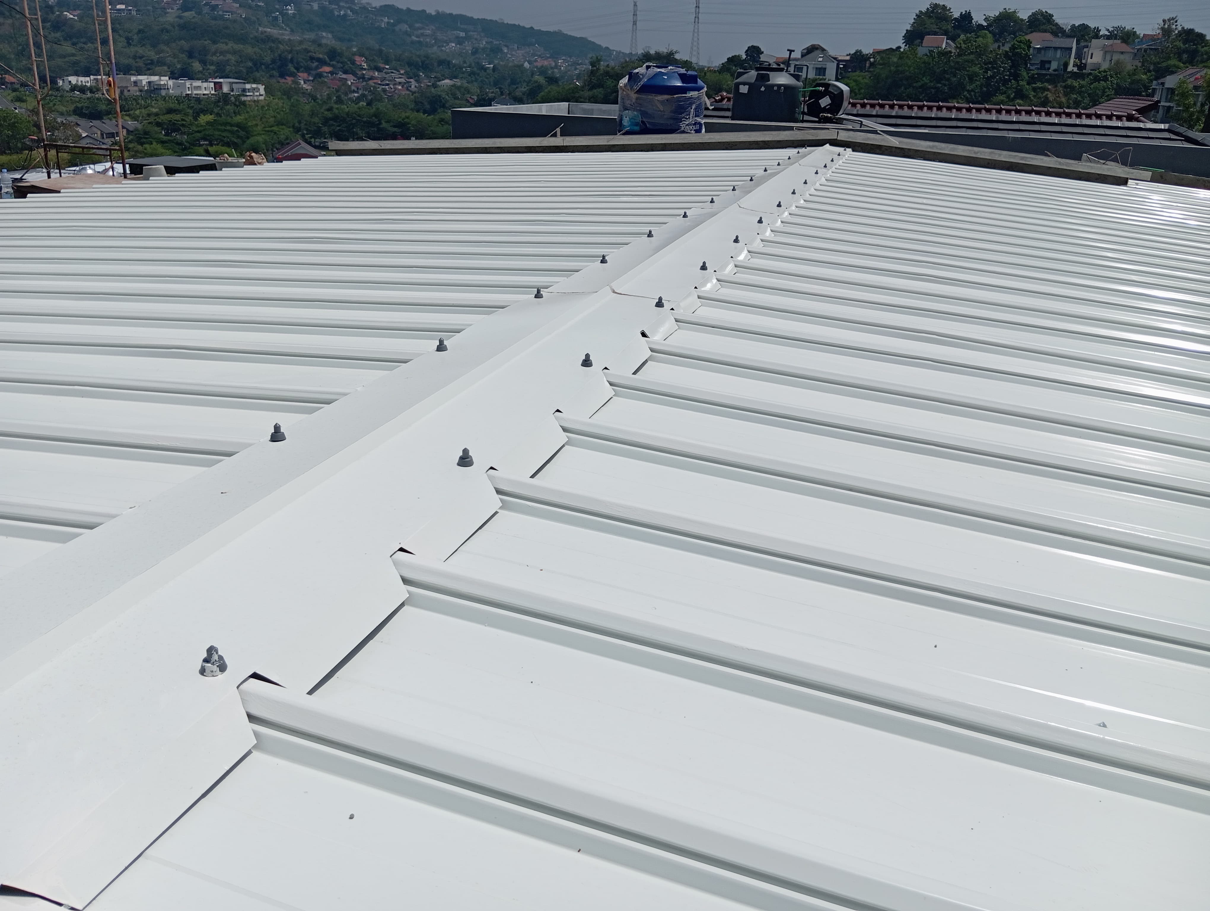 Industrial Building Roofs: A Sturdy and Aesthetic Solution with Fumira