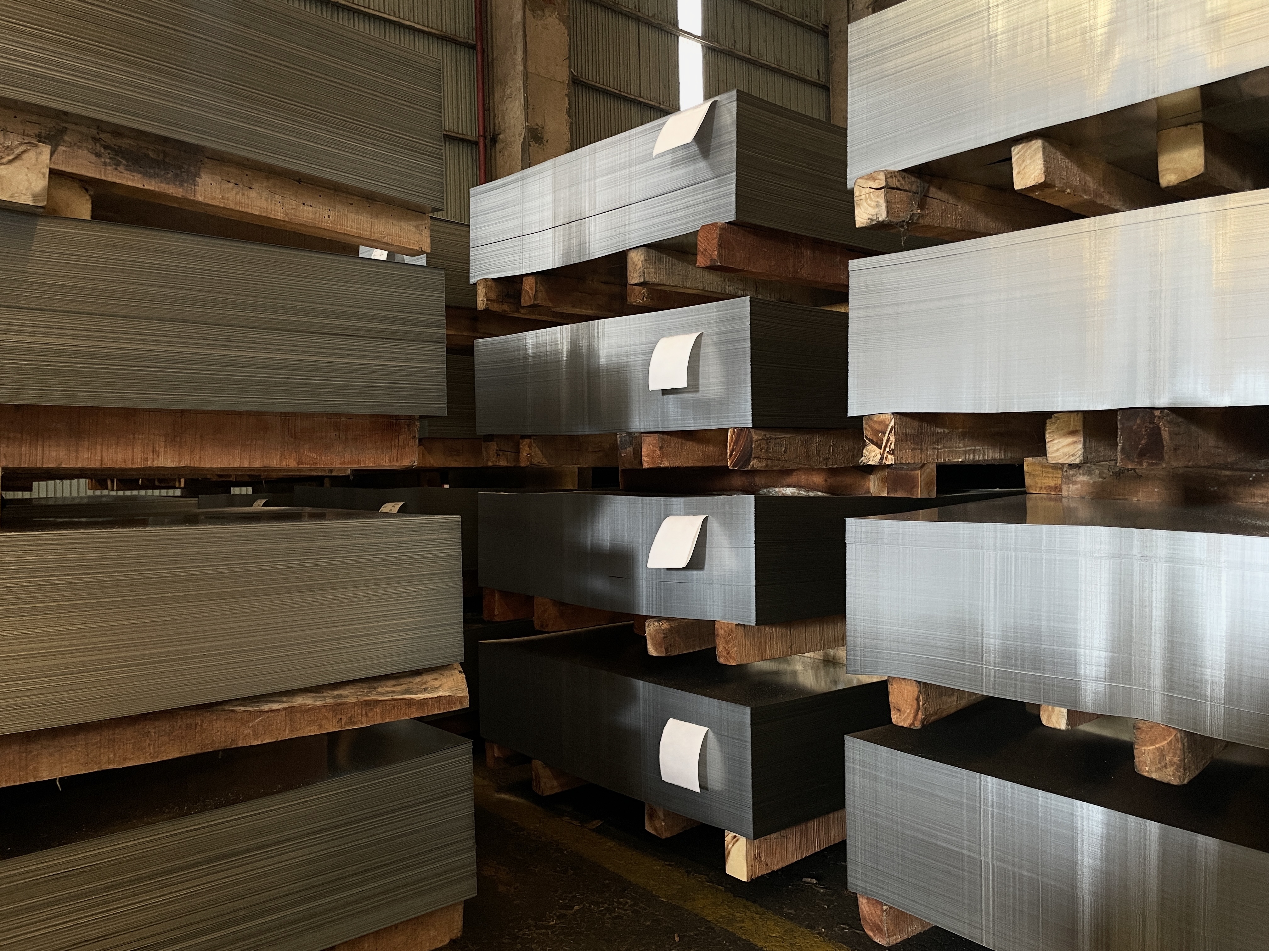 Why Galvanized Steel Plates Are the Top Choice of Indonesian Contractors