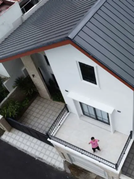 Rumah Modern Farmhouse ala... Rian Ekky Pradipta
