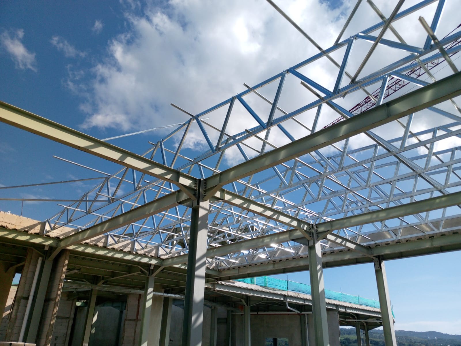Innovative Lightweight Steel Truss Design for Minimalist Buildings